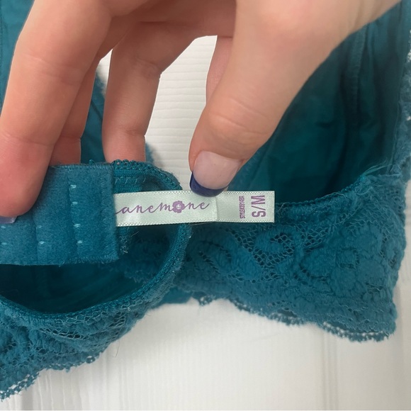 Aerie lace plunge bralette (with free halter bra) - Picture 10 of 10